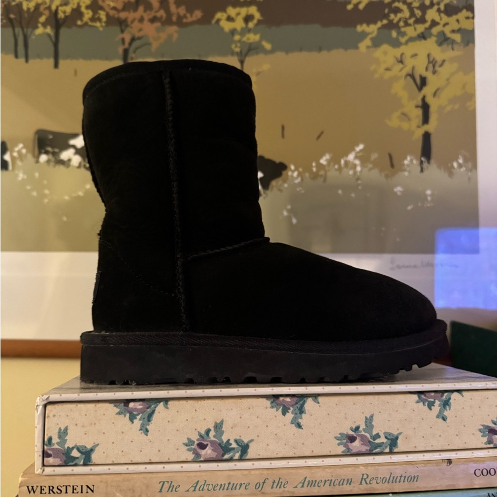 Classic Short II Boot in Black (Kids)